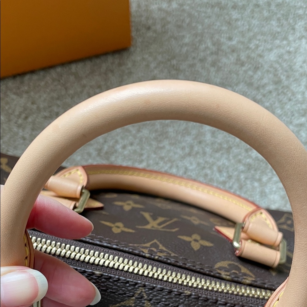 Louis Vuitton Monogram Canvas Speedy 25 Bandoulière with Natural Vachetta Trim - Picture 7 of 15